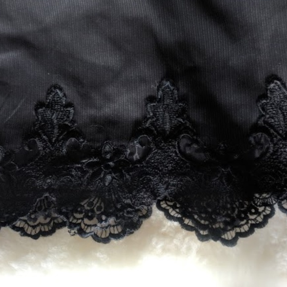 Arden B. Pinstripe & Lace Pencil Skirt- Size 4 - Picture 2 of 6